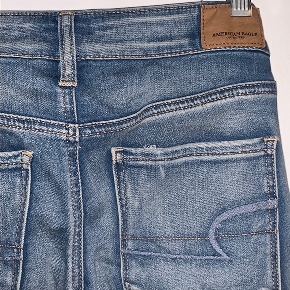 Light wash distressed jeans - Picture 12 of 14